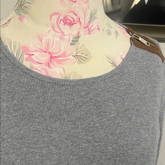 Ralph Lauren Gray Long Sleeve Women's Top with Leather Zipper Detail - Picture 4 of 9